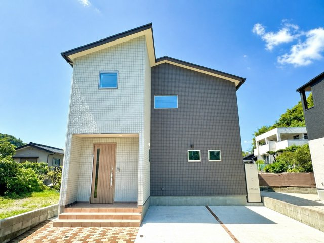 Excellent 3LDK Wooden House with 2-Car Parking in Peaceful Tamari-cho, Kagoshima in Kagoshima