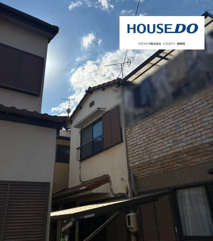 3DK House with Storage and Renovation Potential in Shizuoka, Shizuoka