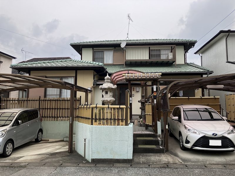 Two-Story 5DK Home with Parking for Three in Yoshida, Yoshinogari, Saga