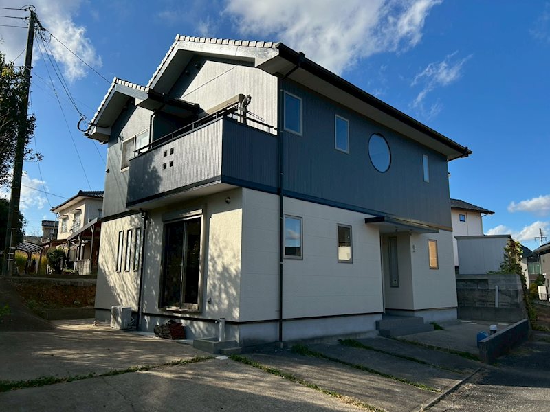 Fully Renovated 5LDK House in Takeo with Bright Interiors and Parking for 3 in Saga