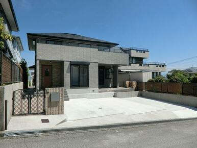 Spacious 3LDK Home with 26-Tatami Living Room in Shiomidai, Kochi