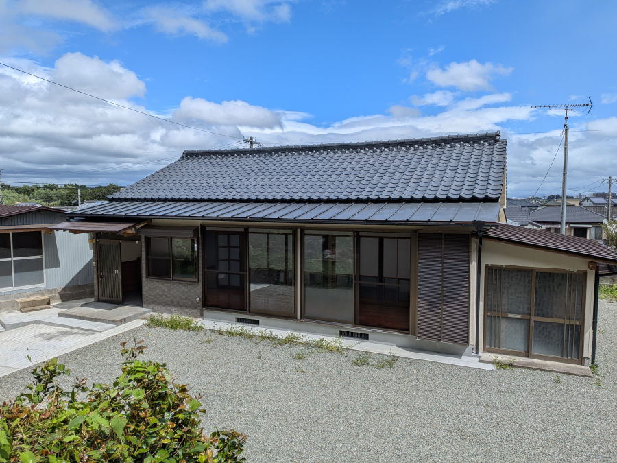 Bright, Partially Renovated 3LDK Home on a Spacious Lot in Miyakonojo, Miyakonojo, Miyazaki