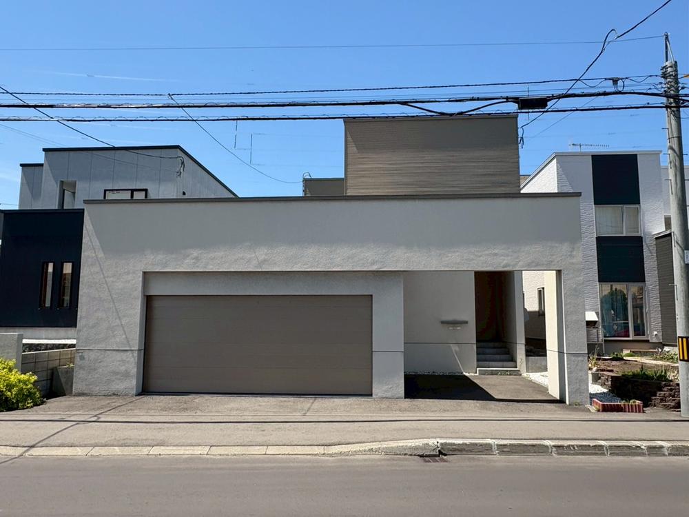 Stylish 4LDK+S Kent House with Atrium, Garage & Courtyard in Teine, Sapporo, Hokkaido