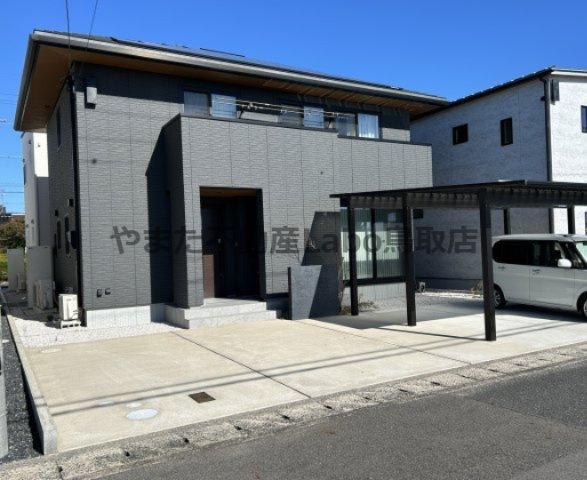 Bright 3LDK with Solar Power and Spacious 20-Tatami LDK in Tottori, Tottori