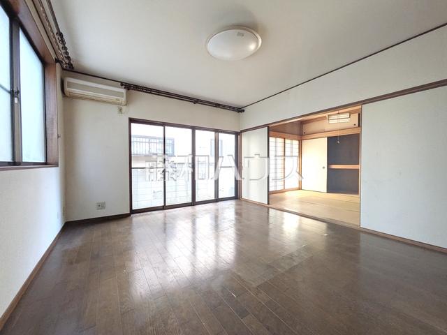 Bright 3LDK Home with Balcony Near Hoya Station, Nerima, Tokyo