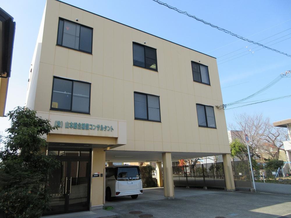 Three-Story Office-Residence Near Kainan Station, Kainan, Wakayama