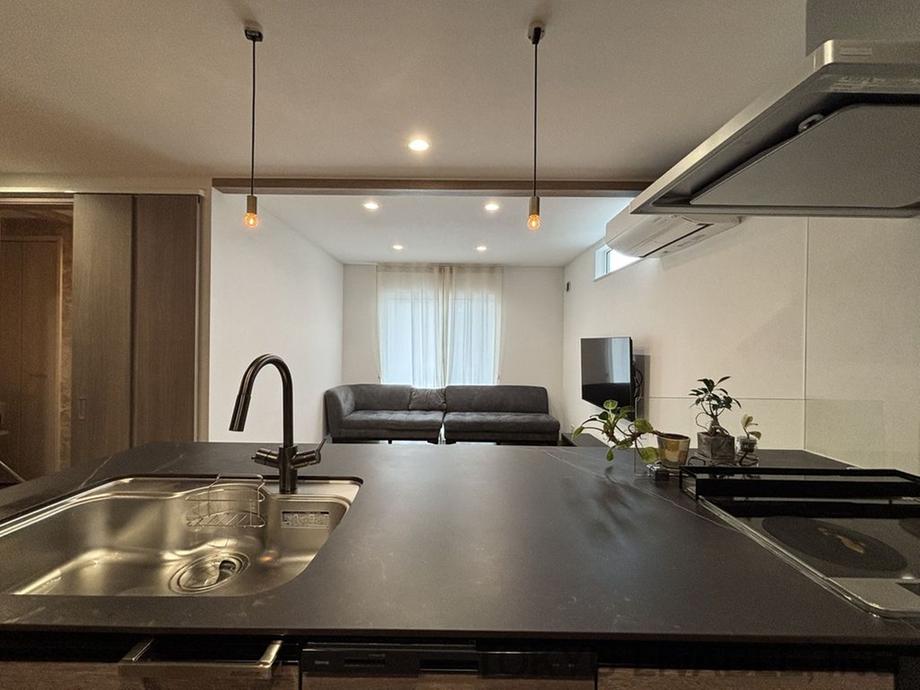 Nearly New 4LDK+S Wooden Home with Solar, Island Kitchen & Mountain Views in Quiet Sakamoto in Shiga