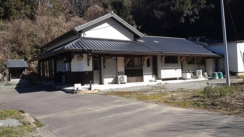 Spacious 8DK Traditional Home with Extensive Grounds in Itoshima, Itoshima, Fukuoka