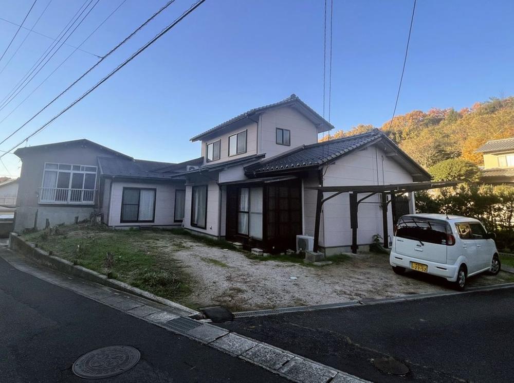 Spacious 7DK Wooden House on a Large Lot near Tamatsukuri Onsen in Shimane