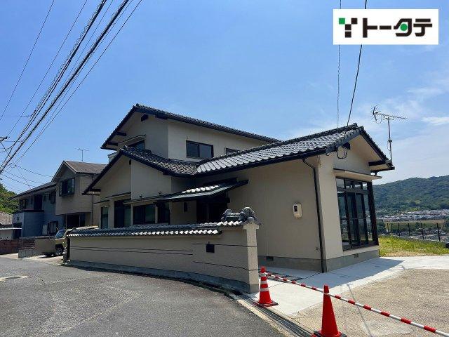 Fully Renovated 8DK Home with Expansive Garden in Hiroshima in Hiroshima