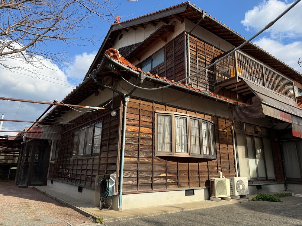 Spacious 8LDK+S House with Home Elevator on Corner Lot in Gotsu, Shimane, Osaka