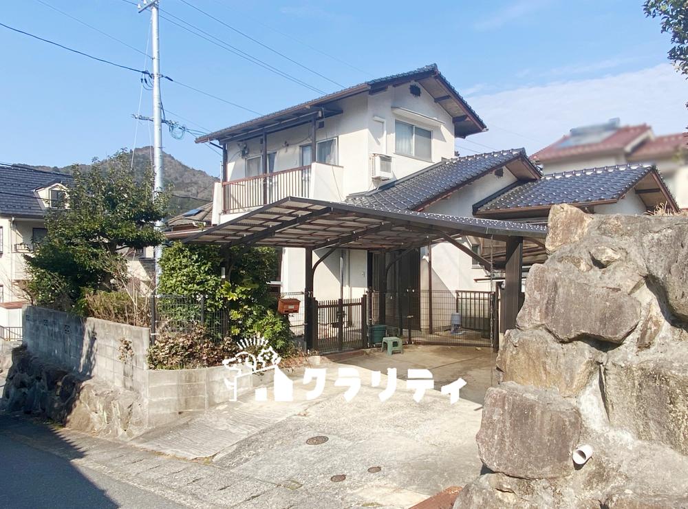 Bright 6DK Corner House with Garden and 3-Car Carport in Hiroshima in Hiroshima