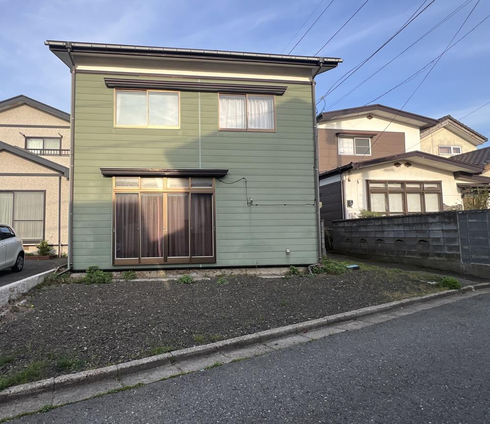 Renovation-Ready 4DK Wooden Home near Ugo-Ushijima Station, Akita