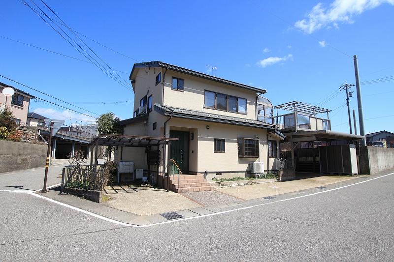 Bright Corner-Lot 5LDK+S Home with Garden and Parking for 3+ Cars, Kanazawa, Ishikawa