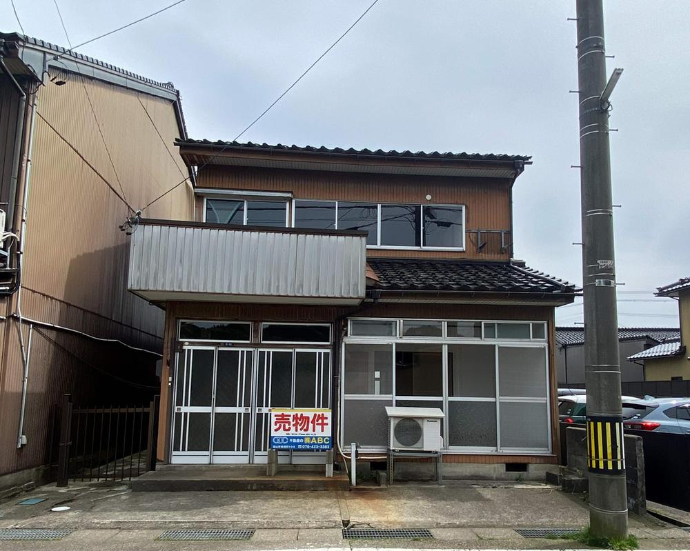 Traditional Two-Story 7DK Near Ishidō Station, Oyabe, Toyama