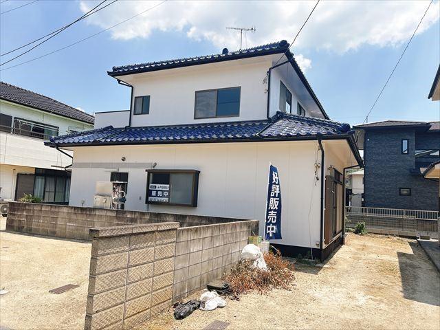 Bright, Renovated 5LDK Home with Parking for Three in Nagao, Tamano, Okayama
