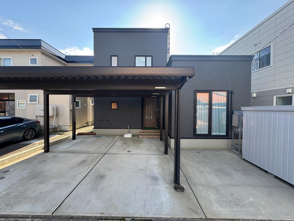 Modern 3LDK+S Home with Walk-In Closet in Aomori, Aomori