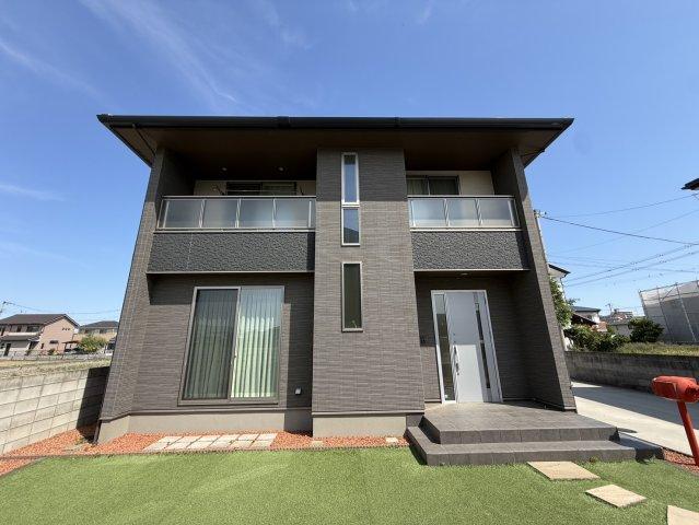 Bright 3LDK+S Wooden Home on a Spacious South-Facing Lot in Marugame in Kagawa