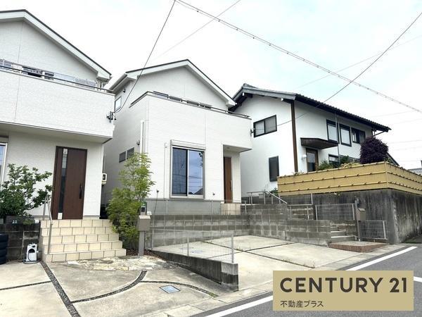 Bright, Renovated 3LDK+S Home Near Shin-Kawa Station, Hekinan, Aichi