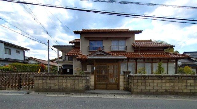 Unrenovated 9LDK Wooden House on a 146-Tsubo Corner Lot in Quiet Yasugi in Shimane