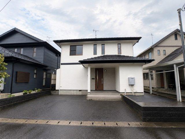 Renovated 4LDK Wooden House with Atrium, Garden & Dual Parking in Niigata Minami-ku, Niigata