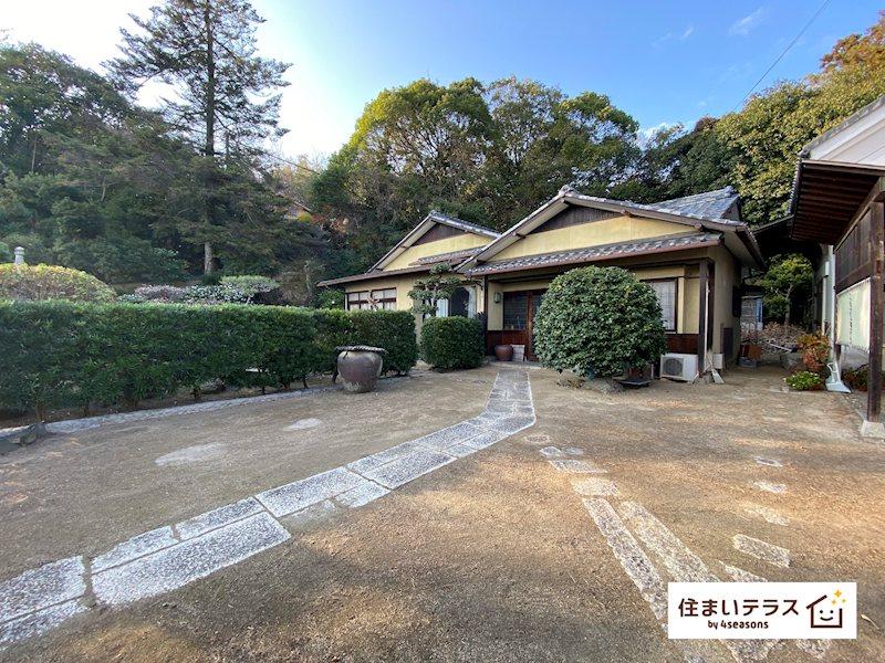 Vintage Single-Story 5LDK on a Vast Corner Lot in Okayama Kita-ku in Okayama