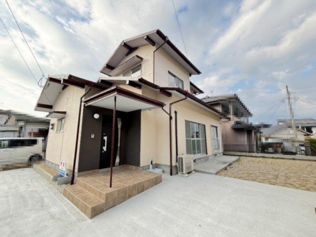 Bright Renovated 4LDK with Parking for Three in Ueki, Kumamoto