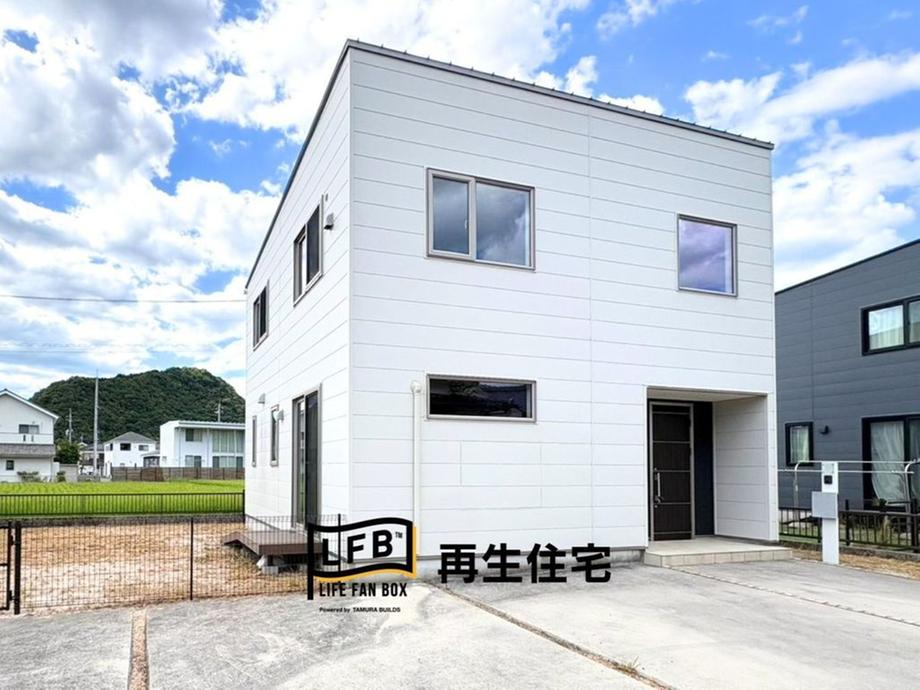 Bright, Fully Renovated with Four-Car Parking in Ouchi Nagano, Yamaguchi
