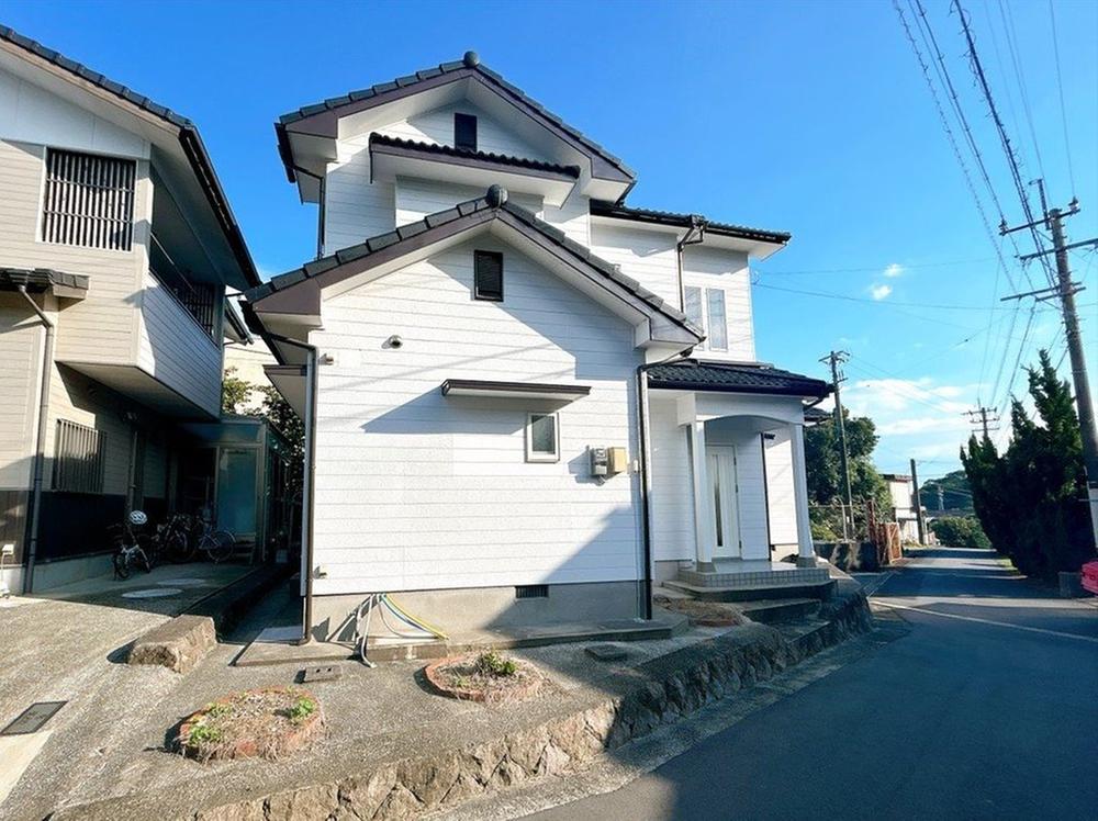 Renovated 5LDK Home with Two-Car Parking in Midorimachi, Shimabara, Nagasaki