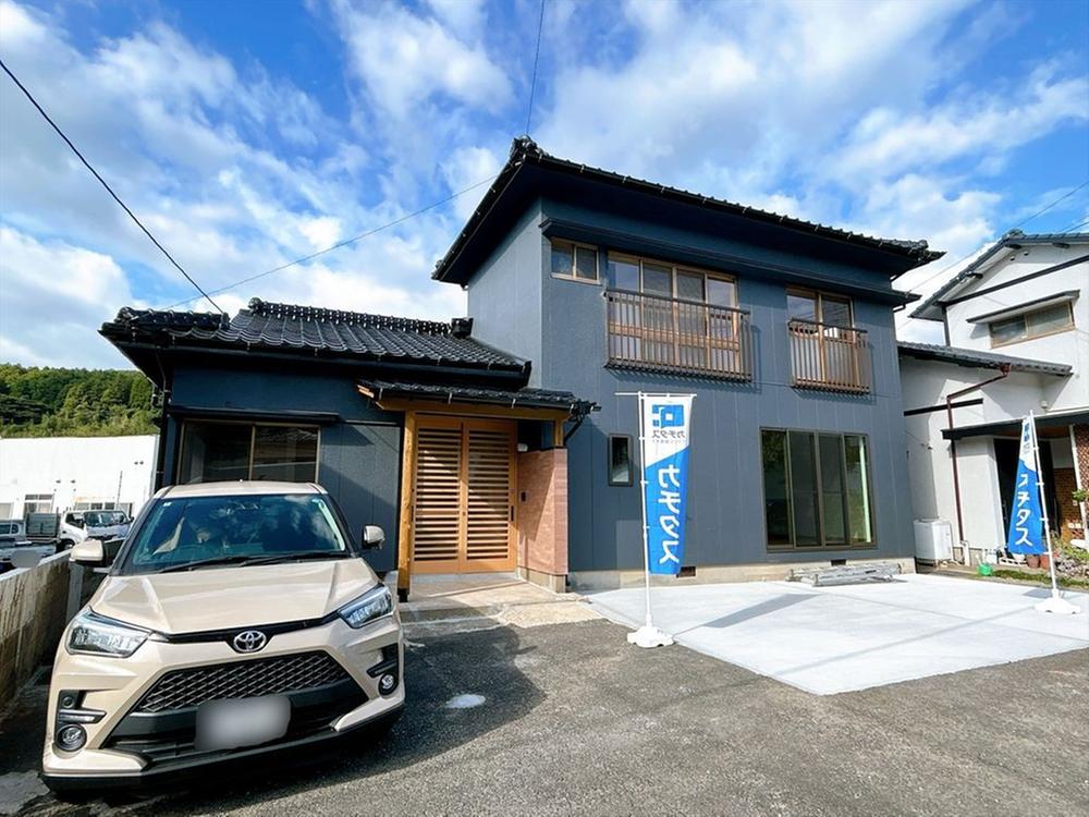 Fully Renovated 4LDK+S Home with Spacious LDK in Sasebo, Sasebo, Nagasaki
