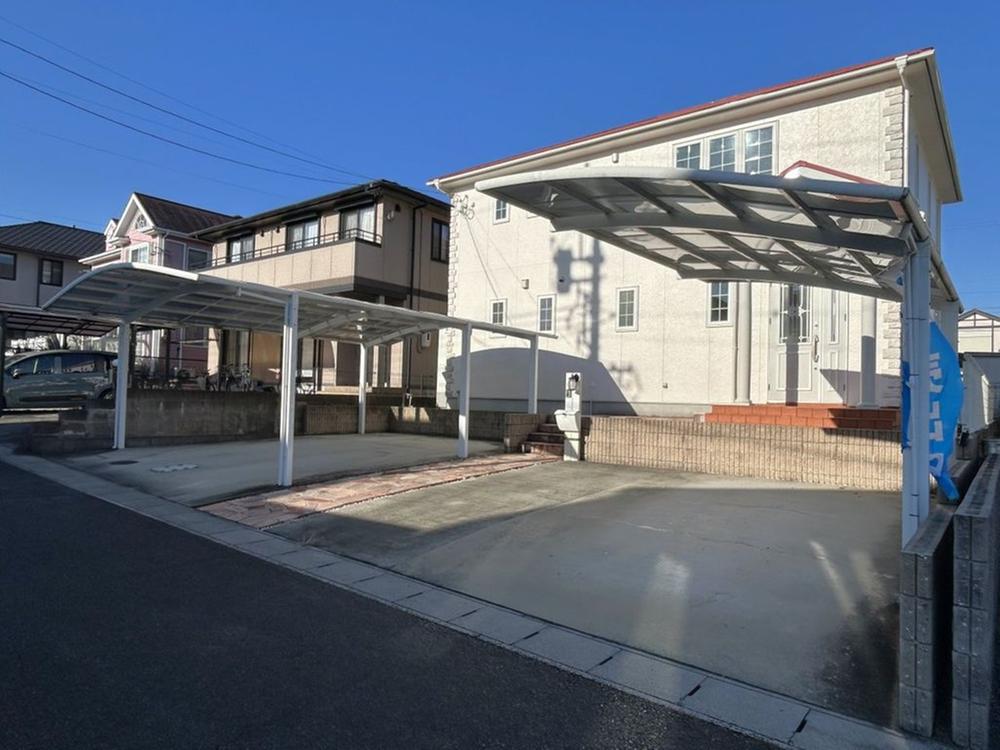 24帖LDKと並列4台駐車を備えた、外壁塗装済みの明るい戸建て、伊賀市