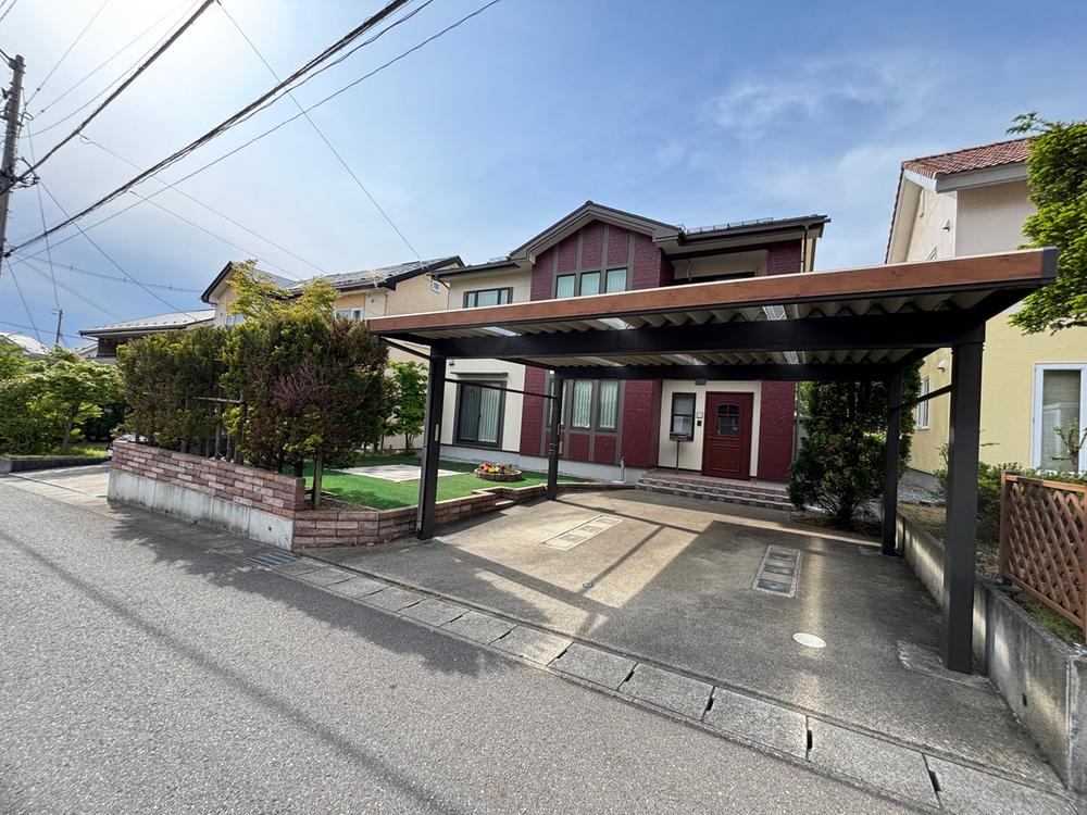 Bright Wood-Accented Home with Garden in Ohiradai, Akita