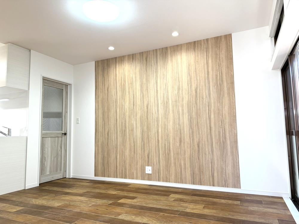 Fully Renovated 3LDK Home with Bright Terrace in Fukuoka, Fukuoka