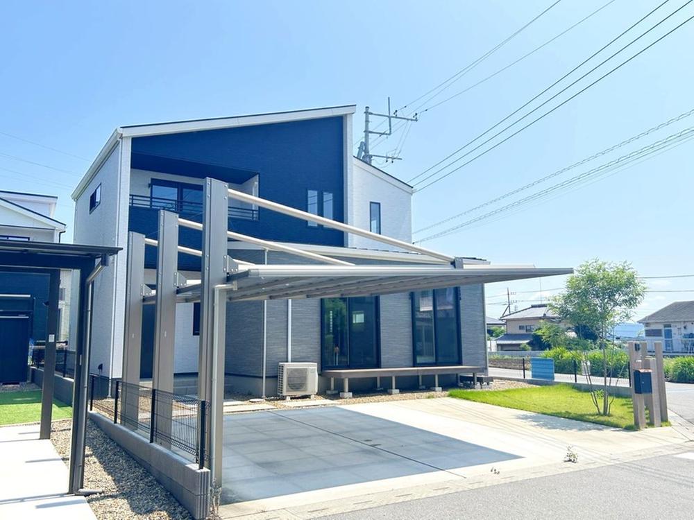 Bright, Nearly New Home with Corner Lot and 3-Car Parking in Moka, Mooka, Tochigi