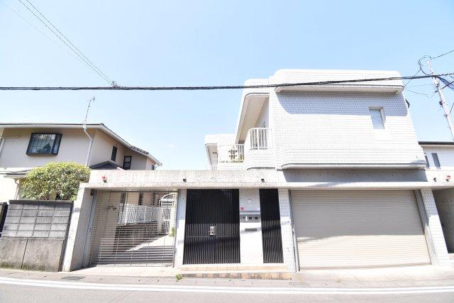 Spacious 5LDK+S RC Home with Three-Car Garage in Shiroyama, Kagoshima