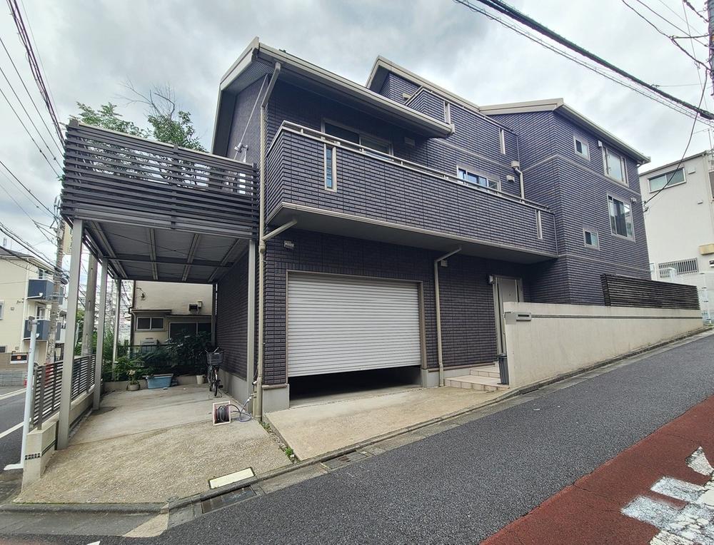 Bright Corner-Lot 4LDK with a Shuttered Garage in Osaki, Shinagawa, Tokyo