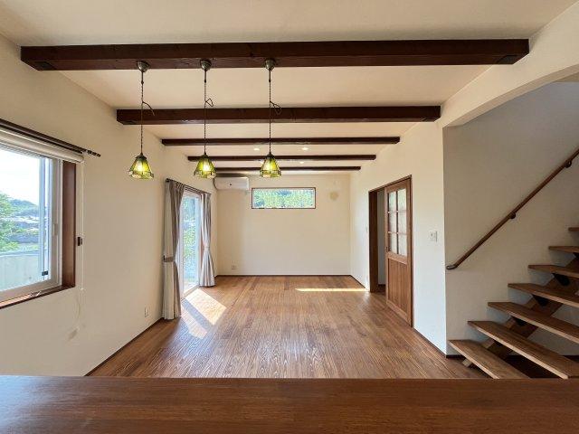 Bright 4LDK Corner-Lot Home with Parking for 5+ in Yasugi, Yasugi, Osaka