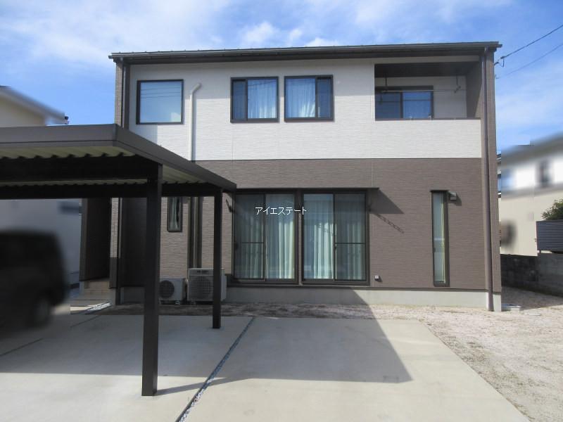 Bright 3LDK Home with Garden and Three-Car Parking in Kawaoka in Yonago