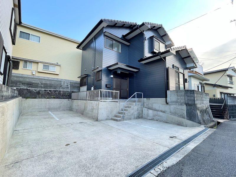 Renovated 2LDK+S Home with Bright Living Space in Akasako, Nagasaki