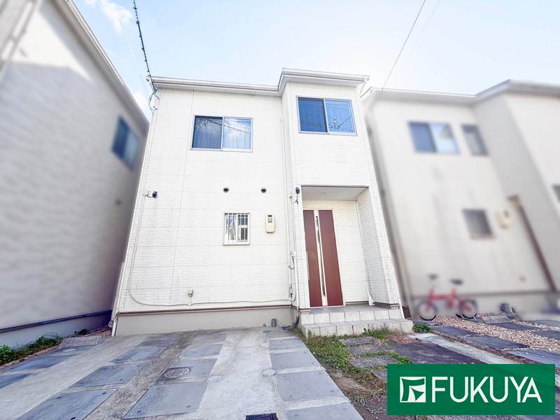 Bright, Modern Home with Two-Car Parking in Fushimi-ku, Kyoto
