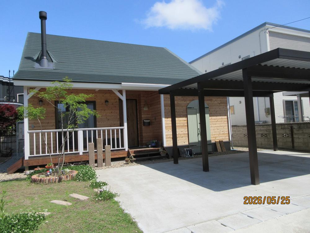 Energy-Efficient 3LDK Home with Wood Stove and 3-Car Parking in Jōsai, Aomori