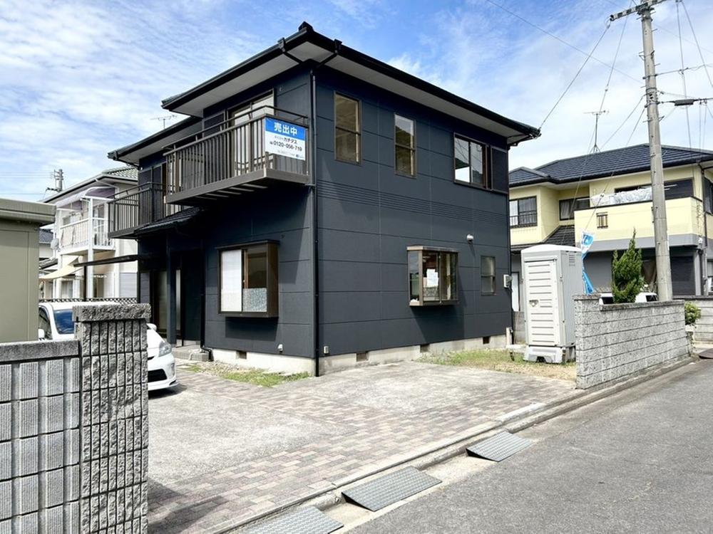 Renovated 4LDK with Four-Car Parking in Marugame, Marugame, Kagawa