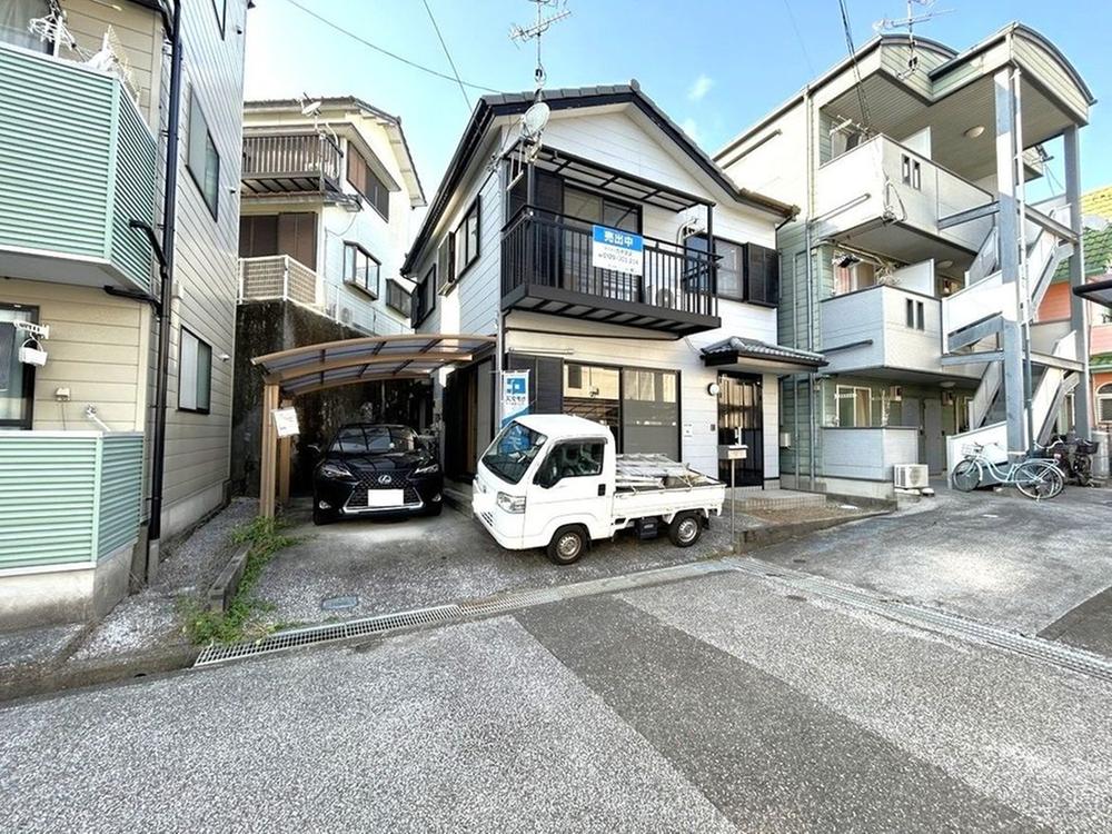 Renovated Home with Two-Car Parking in Totsu, Kochi