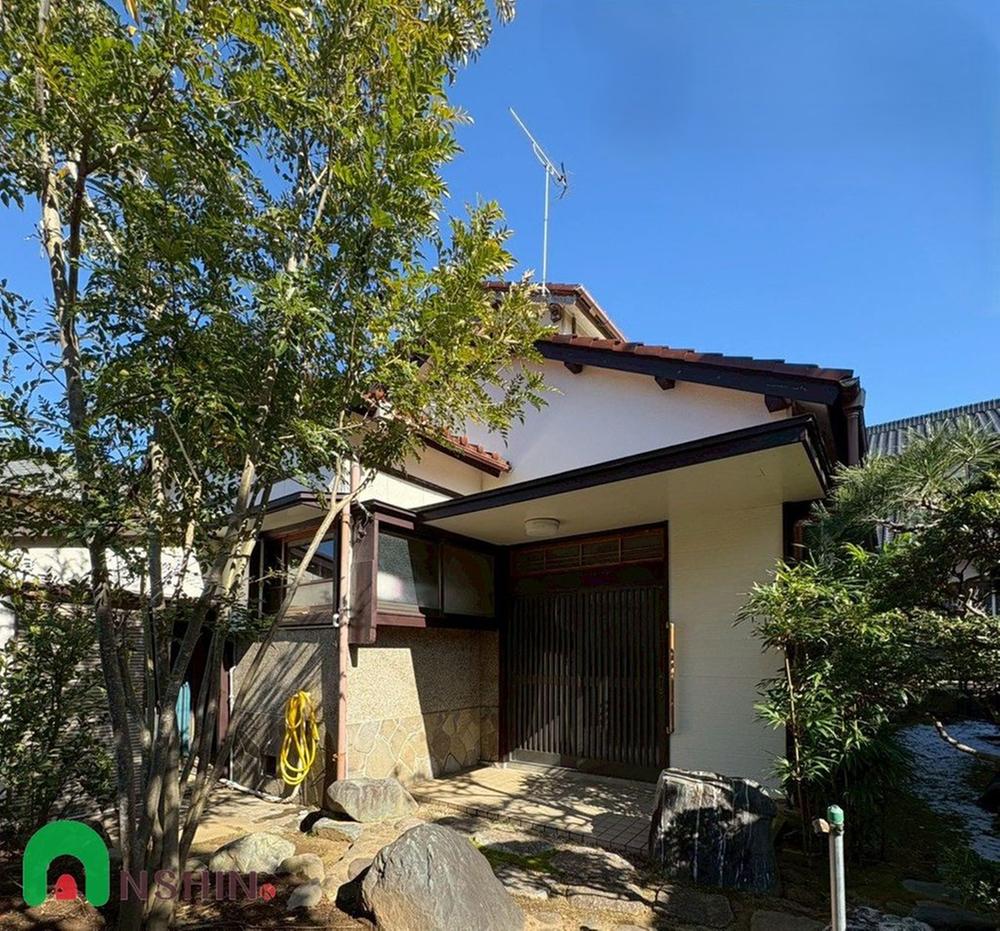Tatami-Room House Near Choshi Station with Renovation Potential, Choshi, Chiba