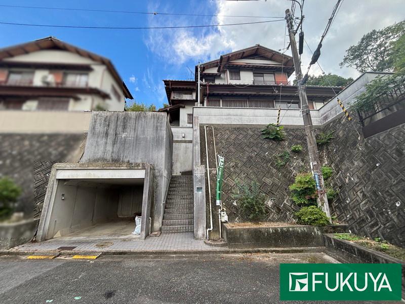 Renovated 3LDK Home with a Spacious Garden in Tezukayama Minami, Nara