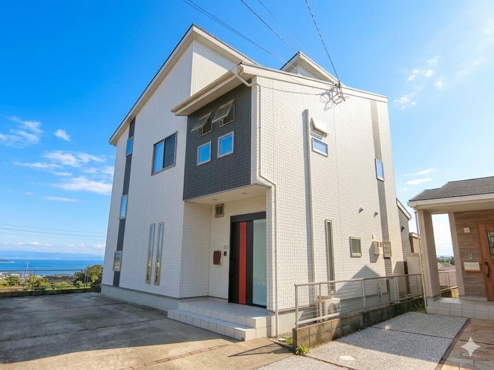 Renovated 5LDK Wooden Home with Ocean Views, Huge LDK & Unique Kura Storage in Quiet Omura in Nagasaki