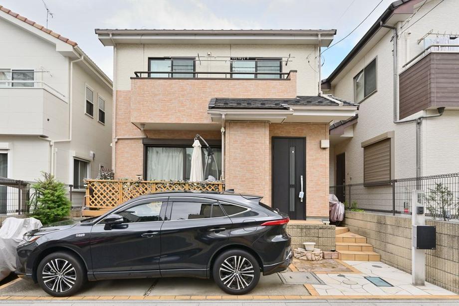 Bright 2LDK House with Spacious 18.5-Tatami LDK near Nisshin Station in Saitama