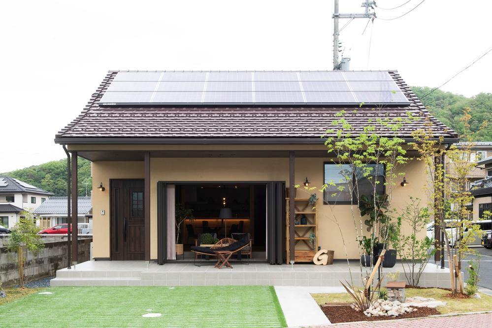 Exceptional 4LDK Home with Sunlit Atrium and Inner Terrace in Tottori in Tottori