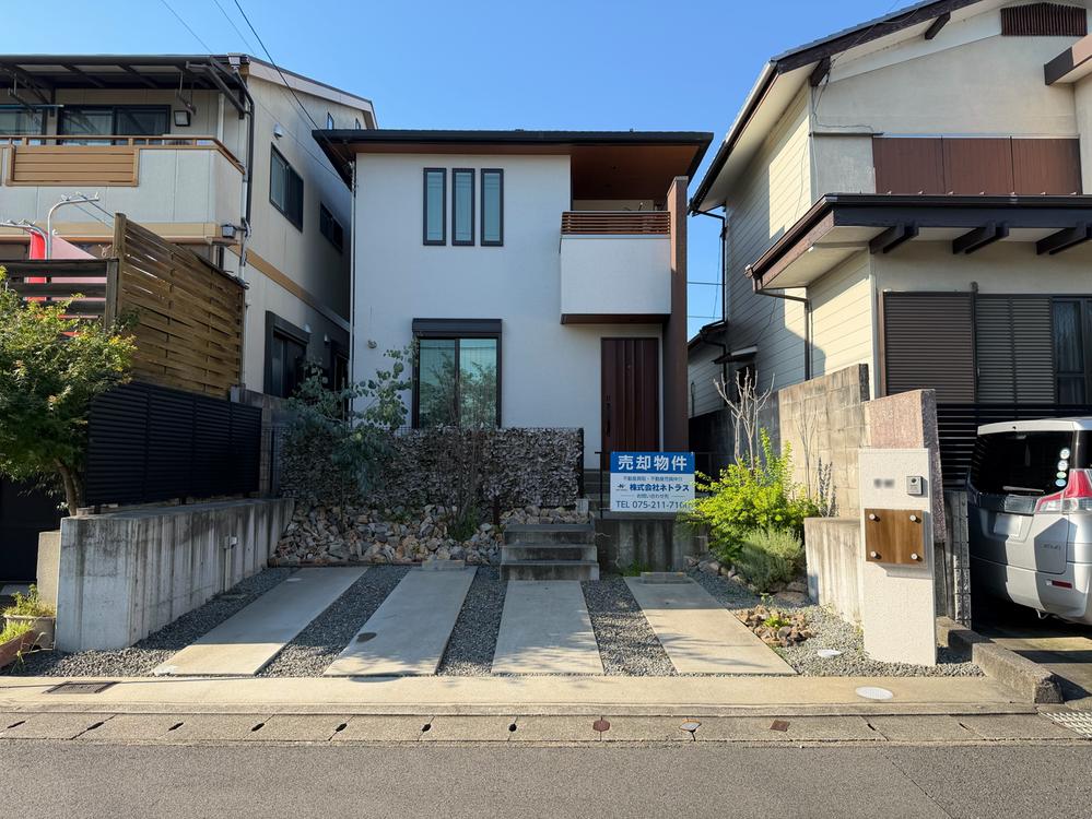 Light-Filled 1LDK+S Home with Garden and Two-Car Parking in Uzumasa, Kyoto
