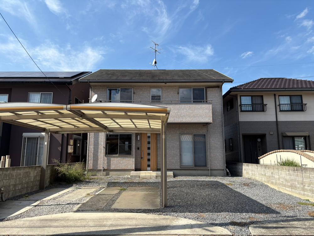 Bright Renovated 4LDK+2S Home with Island Kitchen and Loft in Okayama, Okayama
